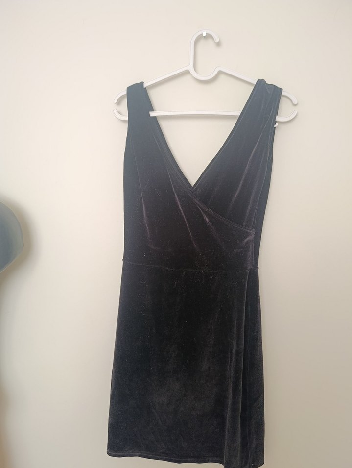 Siyah V Yaka Kadife Elbise - Görsel 4