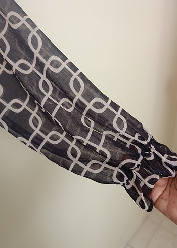 Uzun Kollu Zincir Detaylı V Yaka Gri Bluz - Görsel 2