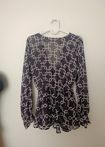 Uzun Kollu Zincir Detaylı V Yaka Gri Bluz - Görsel 3