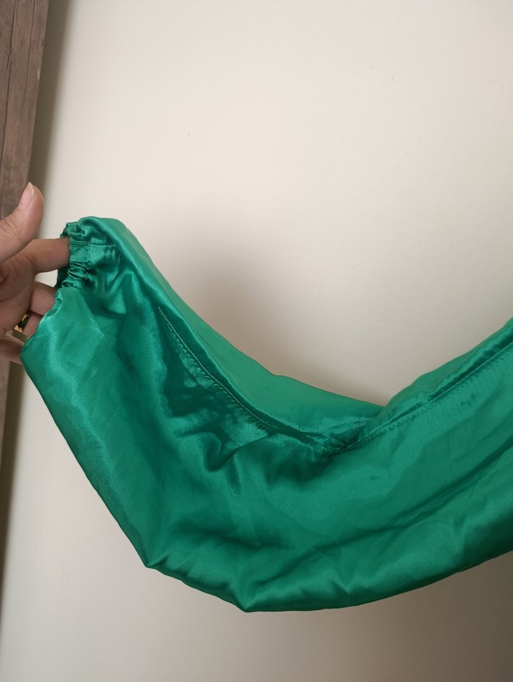 Yeşil Parlak V Yaka Kadın Bluz - Görsel 4