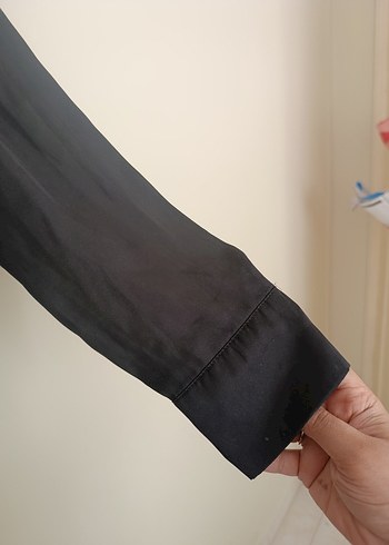 Siyah Düğmeli Uzun Kollu Kadın Gömlek - Görsel 2