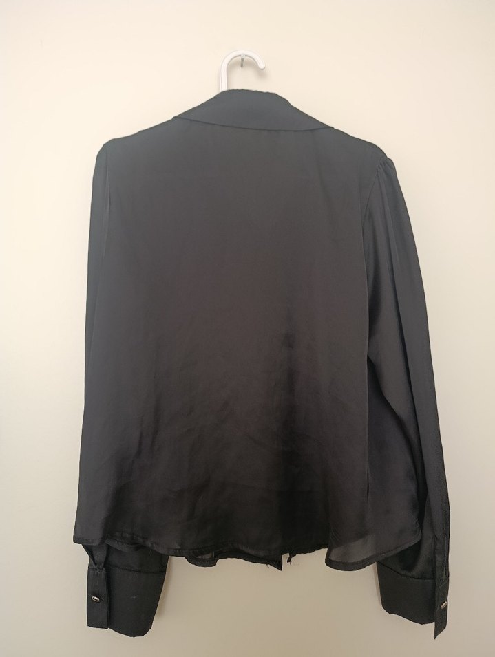 Siyah Düğmeli Uzun Kollu Kadın Gömlek - Görsel 3