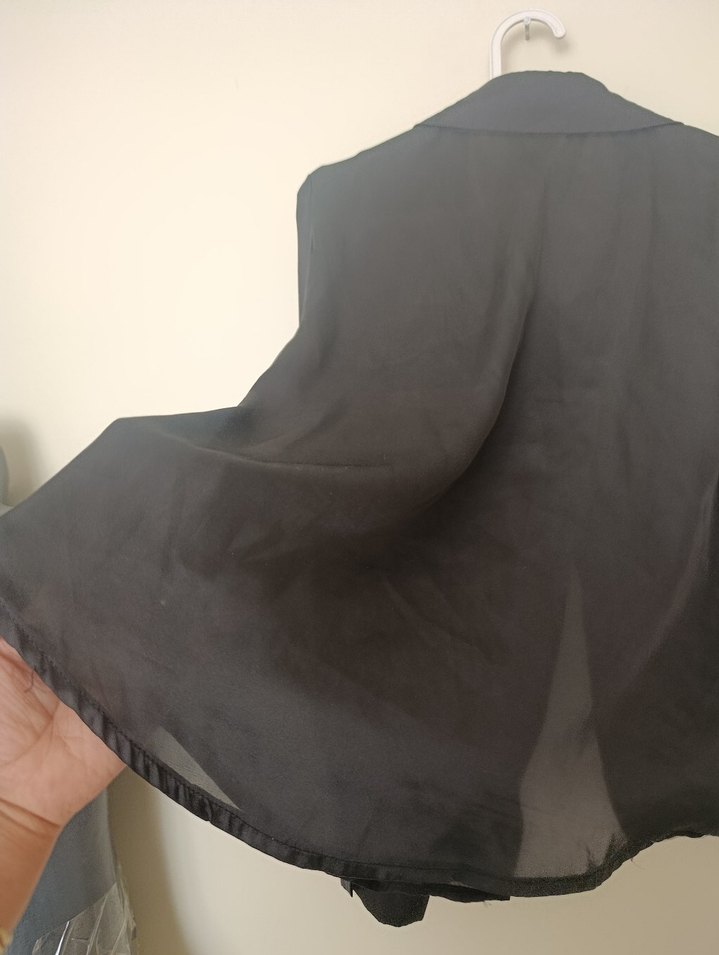 Siyah Düğmeli Uzun Kollu Kadın Gömlek - Görsel 4