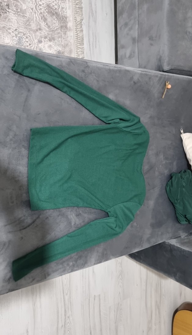 Uzun Kollu V Yaka Yeşil Bluz - Görsel 4