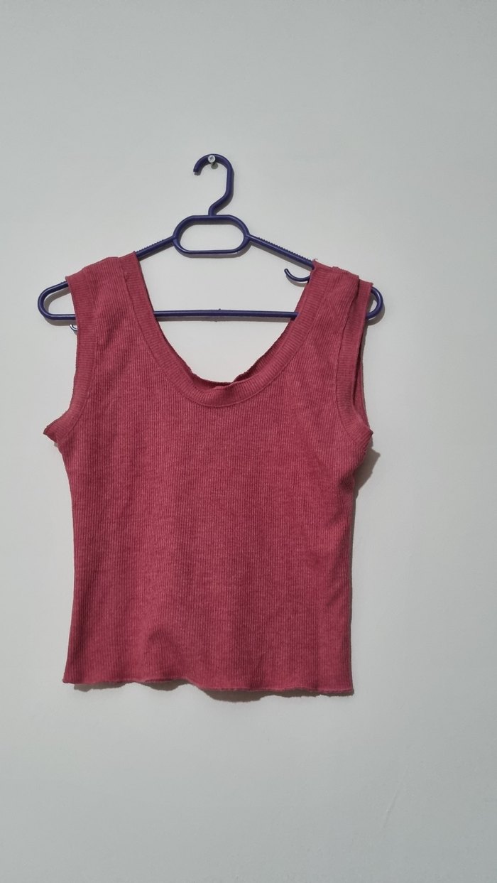 Koyu Pembe V Yaka Kolsuz Crop Top - Görsel 2