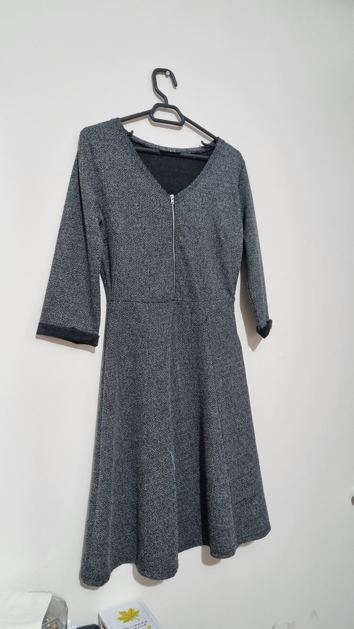 Gri V Yaka Midi Elbise - Görsel 3