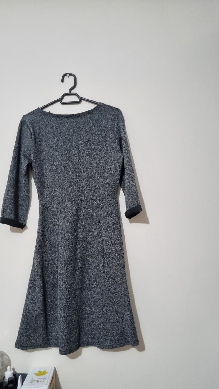 Gri V Yaka Midi Elbise - Görsel 4