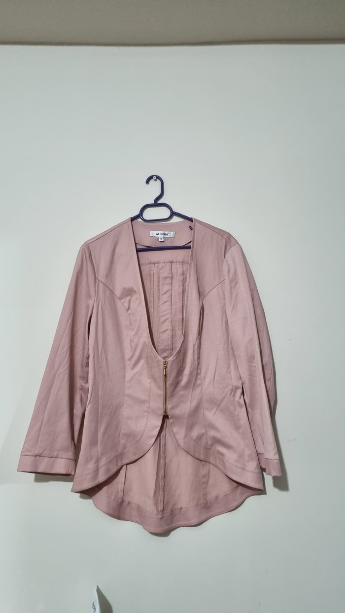 Pembe ,önden ve arkadan fermuar detaylı Midi ,pastel pembe Ceket - Görsel 3