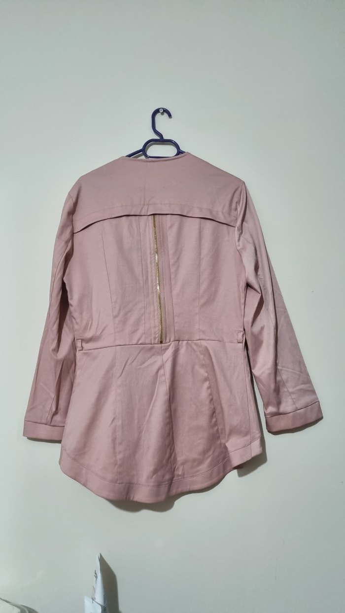 Pembe ,önden ve arkadan fermuar detaylı Midi ,pastel pembe Ceket - Görsel 5
