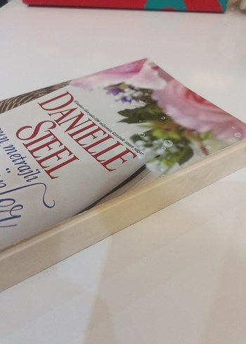 Beden Renk Danielle Steel - Uzun Metrajlı Hüzünler Romanı