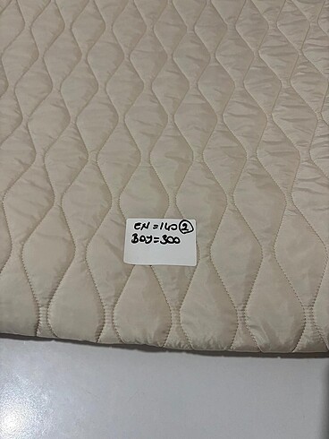 Diğer Krem kapitone kumaş
