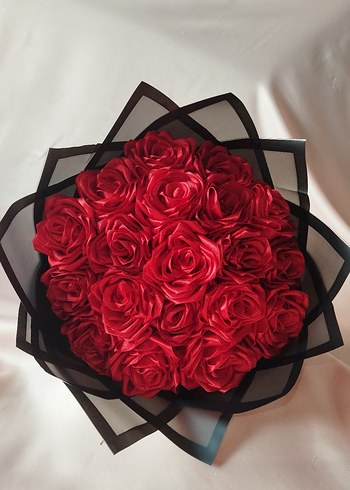 Beden Kırmızı Kurdeleli gül buketi