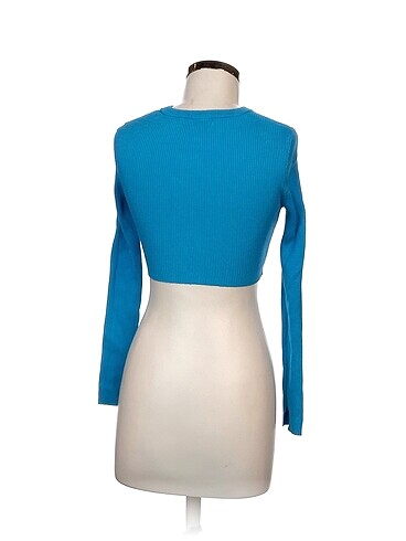 m Beden Pull and Bear Bluz %70 İndirimli.
