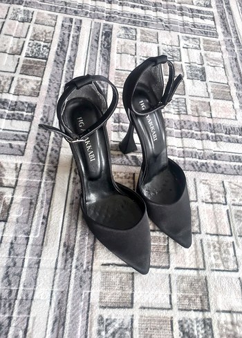 Mango Kemerli Siyah Yılan Desenli Stiletto