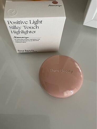 RARE BEAUTY MESMERİZE HİGHLİGHTER
