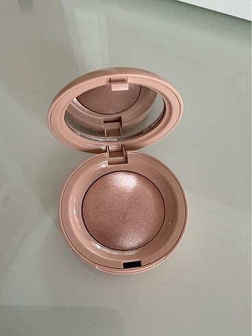 Rare RARE BEAUTY MESMERİZE HİGHLİGHTER