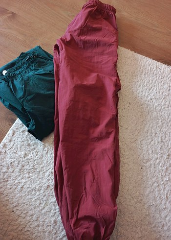 38 Beden kırmızı Renk dilvin marka yazlık kırmızı ve yeşil paraşüt pantolon