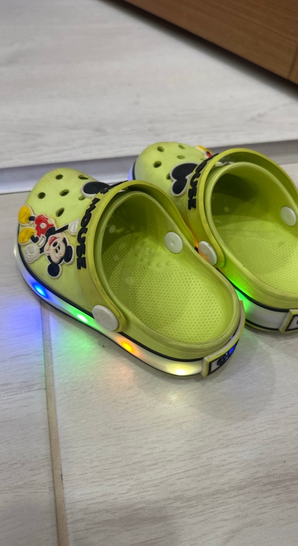 Crocs ışıklı terlik - Görsel 4