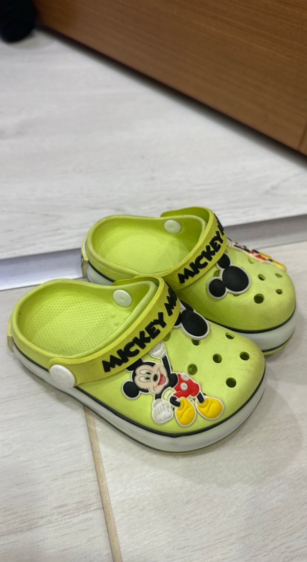 Crocs ışıklı terlik - Görsel 2