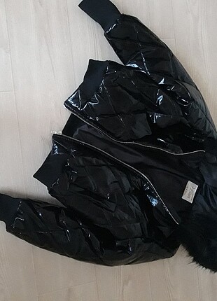 Kolu beli lastikli kürklü cepli bomber mont