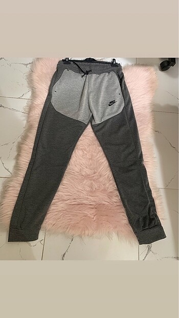 Nike NİKE EŞOFMAN ALTI S BEDEN SIFIR ÜRÜNDÜR