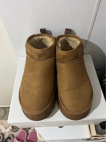 Ugg UGG bot