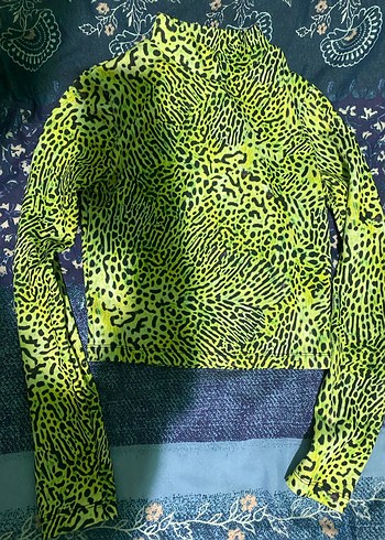 Sarı Yılan Desenli Balıkçı Yaka Triko Bluz - Görsel 3