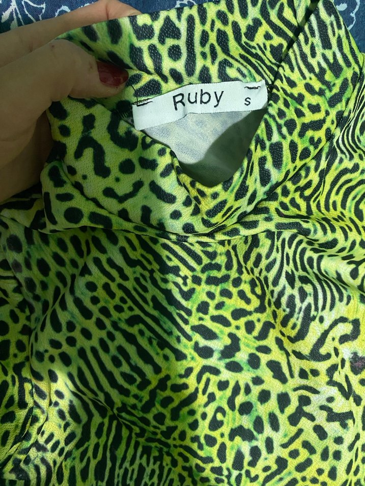 Sarı Yılan Desenli Balıkçı Yaka Triko Bluz - Görsel 2