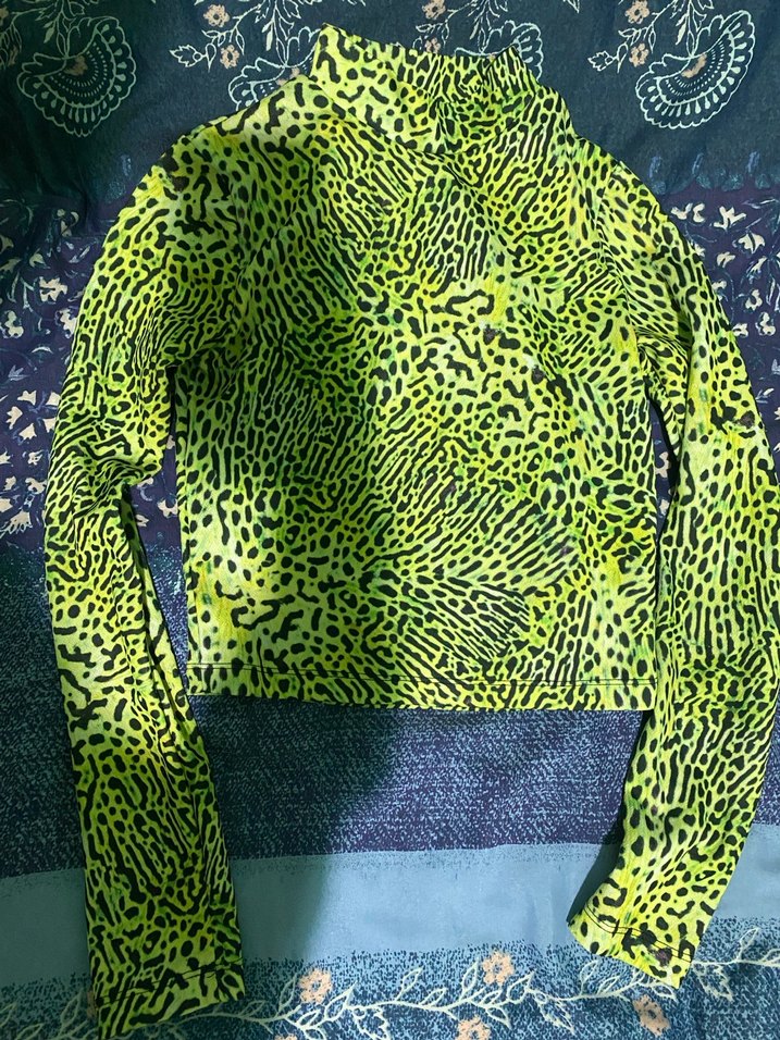 Sarı Yılan Desenli Balıkçı Yaka Triko Bluz - Görsel 3