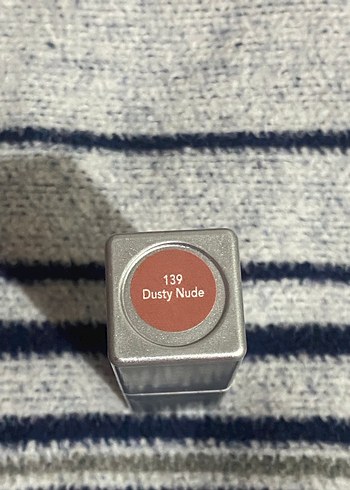 Diğer LYKD ruj 139 rengi