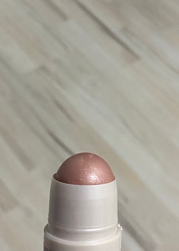 L'Oréal Paris L'Oréal Lumi Le Glass Aydınlatıcı Stick 620 rengi