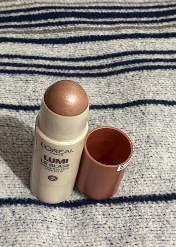 L'Oréal Lumi Le Glass Aydınlatıcı Stick 620 rengi