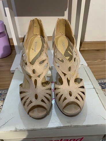 Burnu açık desenli krem renk topuklu ayakkabı Deichmann / Gracel