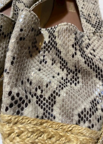 Gri Yılan Desenli Kadın Dolgu Topuk Espadril - Görsel 3