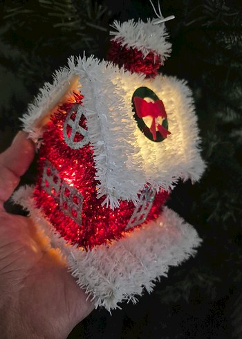 Renkli Işıklı Kırmızı Yılbaşı Evi Süsü - Görsel 7