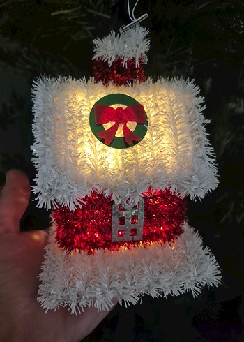 Renkli Işıklı Kırmızı Yılbaşı Evi Süsü - Görsel 6