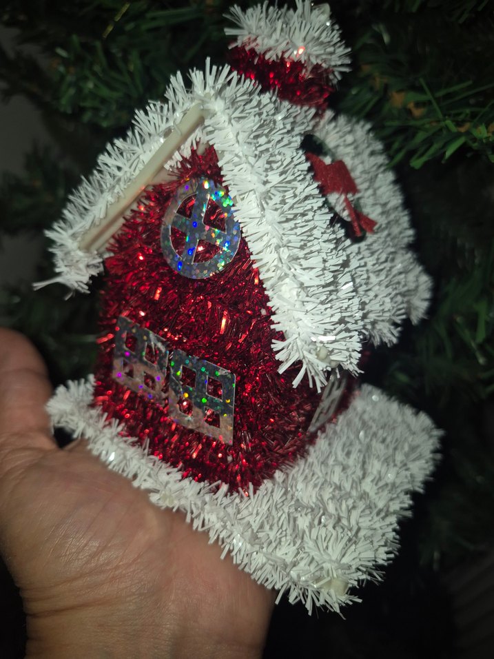 Renkli Işıklı Kırmızı Yılbaşı Evi Süsü - Görsel 2