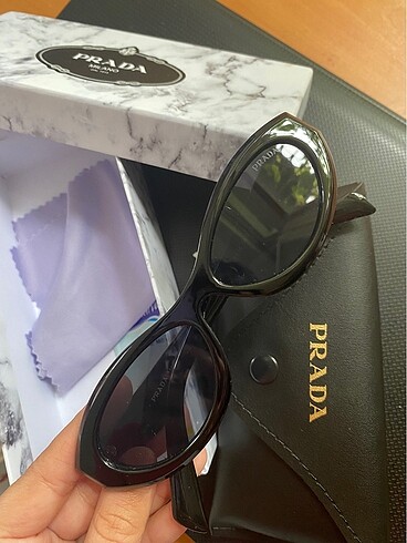Prada güneş gözlüğü