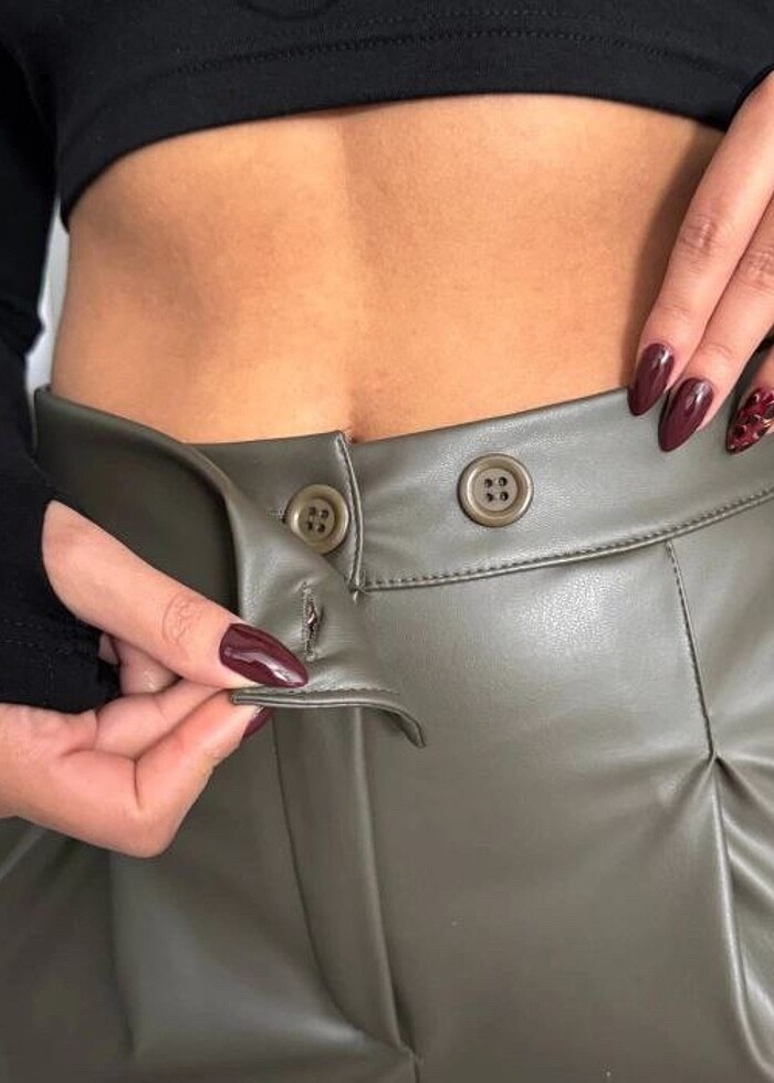 Düğmeli Deri Şort - Görsel 2