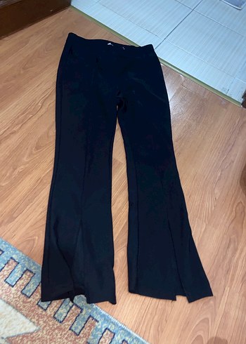Siyah Yırtmaçlı Kadın Denim Pantolon