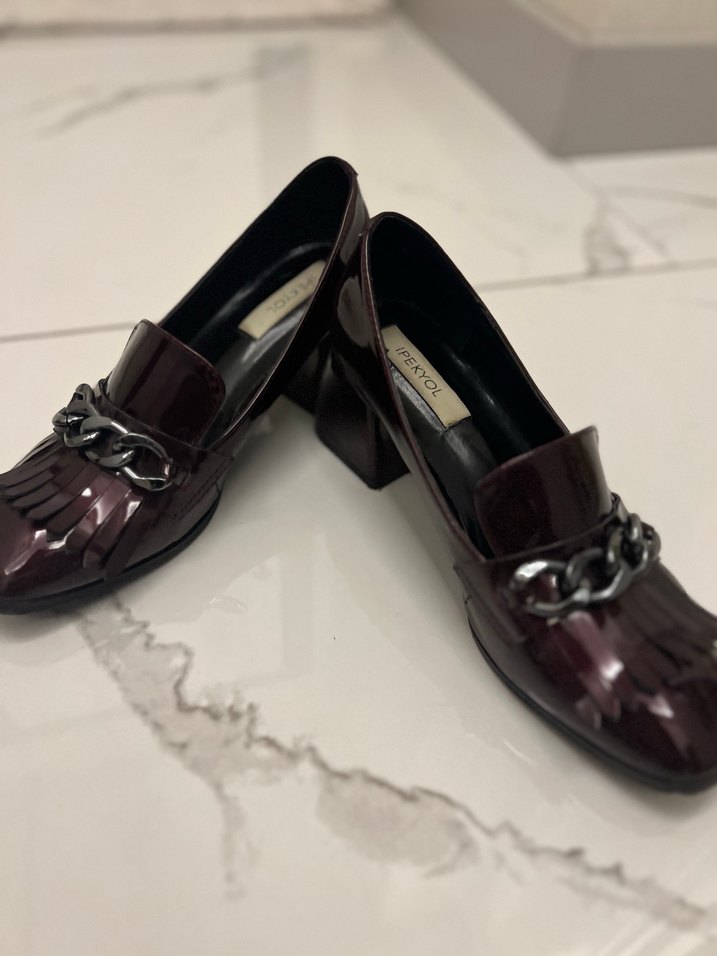 ipekyol Bordo Zincir Detaylı Blok Topuklu Klasik Ayakkabı - Görsel 3