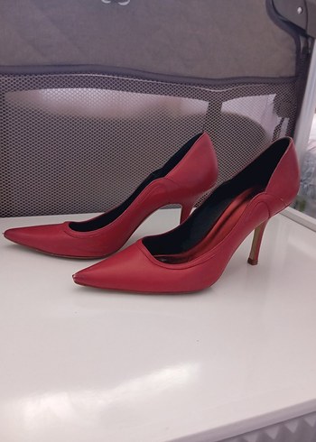 Zara Kirmizi Sivri Topuklu Siklik