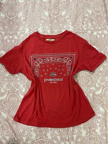 Pull and bear kırmızı tişört