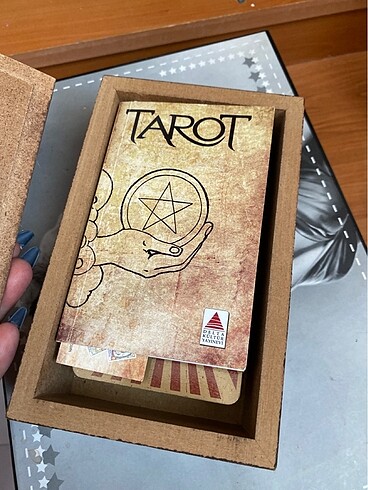  Tarot kart seti kılavuzla beraber kutulu