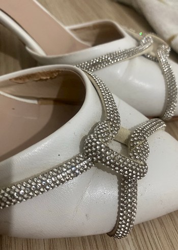 Beyaz Parlak Yılan Desenli Tokalı Topuklu Ayakkabı - Görsel 2