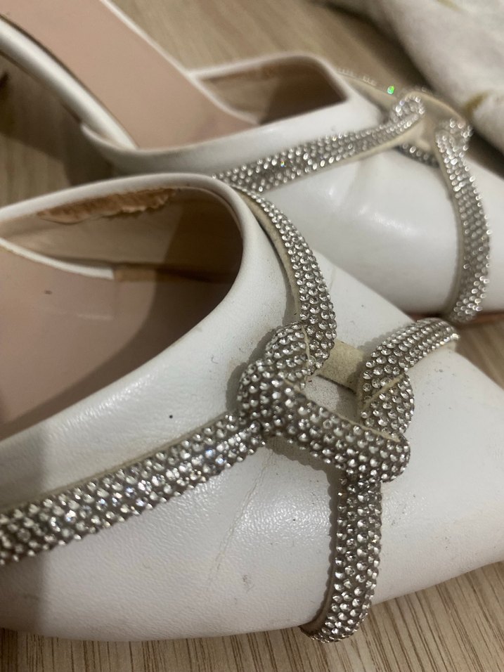 Beyaz Parlak Yılan Desenli Tokalı Topuklu Ayakkabı - Görsel 2