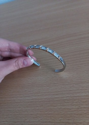 XOXO Model Çelik Kelepçe Bileklik - Görsel 6