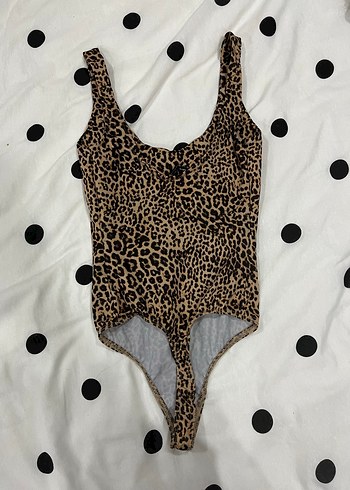 Leopar desenli askılı bluz - Görsel 2