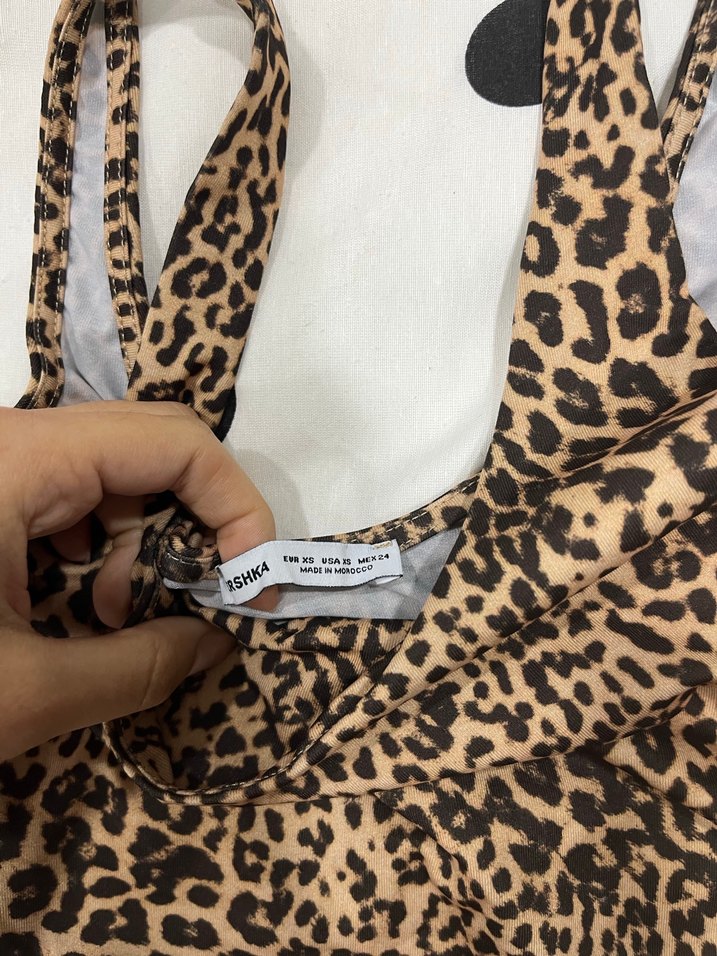 Leopar desenli askılı bluz - Görsel 3