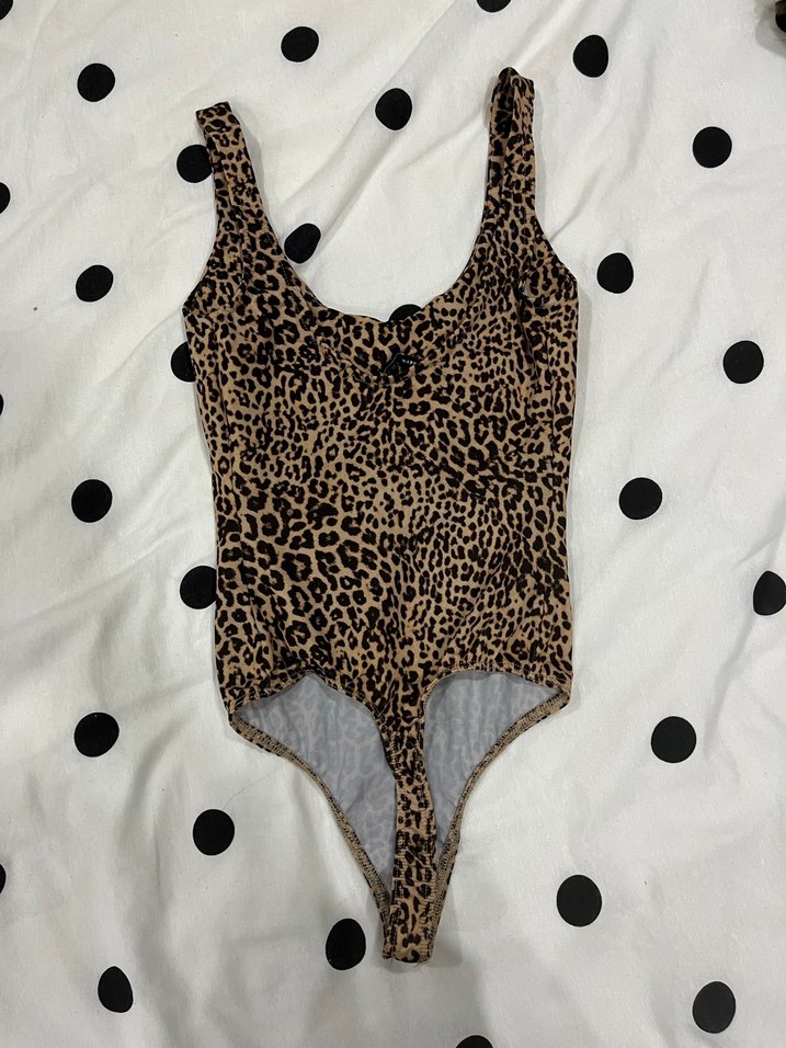 Leopar desenli askılı bluz - Görsel 2